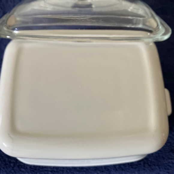 1.5 Quart Rectangular Casserole Baker with Lid - Picture 6 of 8